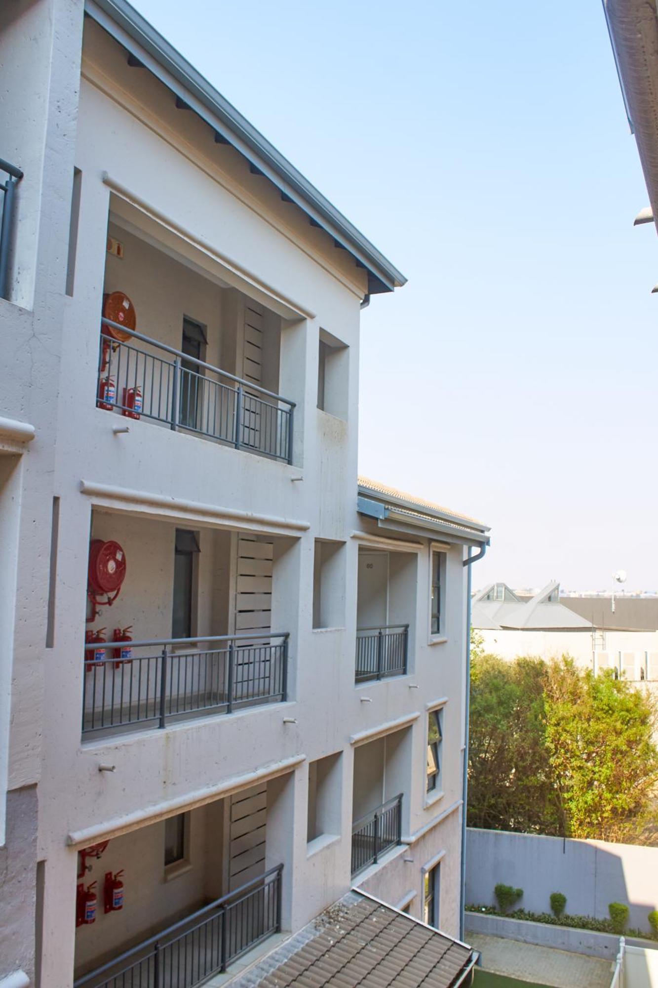 Spacious 2 Bed 2 Bath Apartment Wi-Fi Netflix Backup Power Johannesburg Exterior photo