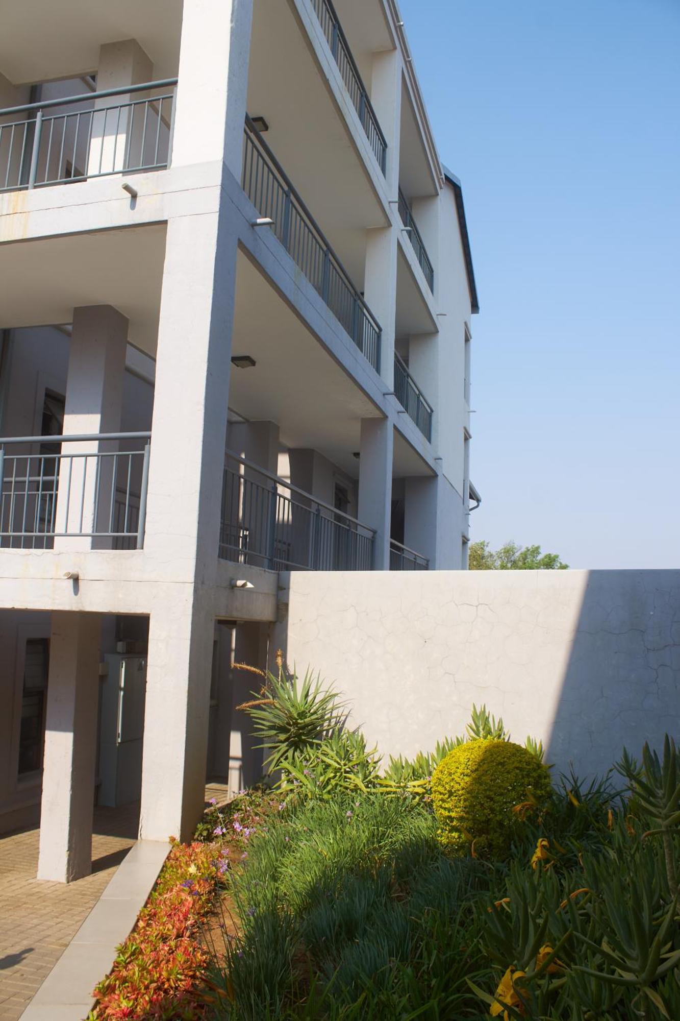 Spacious 2 Bed 2 Bath Apartment Wi-Fi Netflix Backup Power Johannesburg Exterior photo